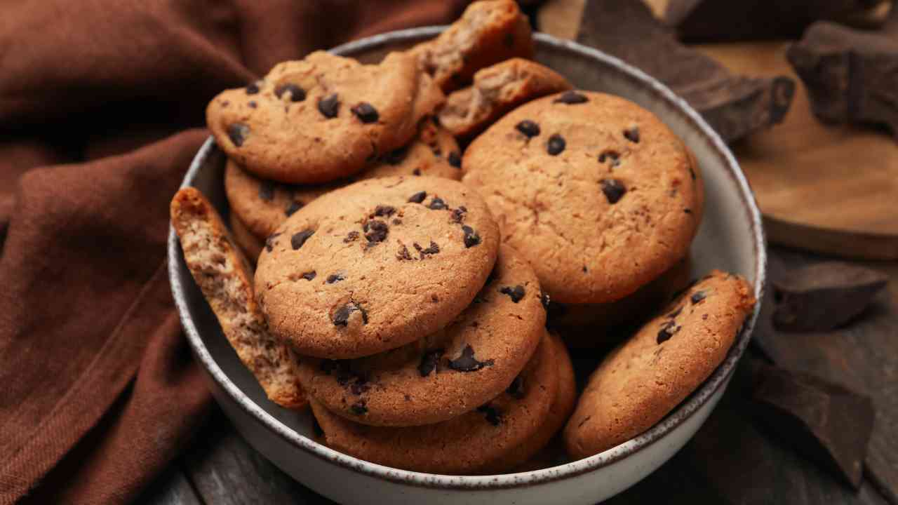 Biscotti con gocce di cioccolato - Lacuocherellona.it
