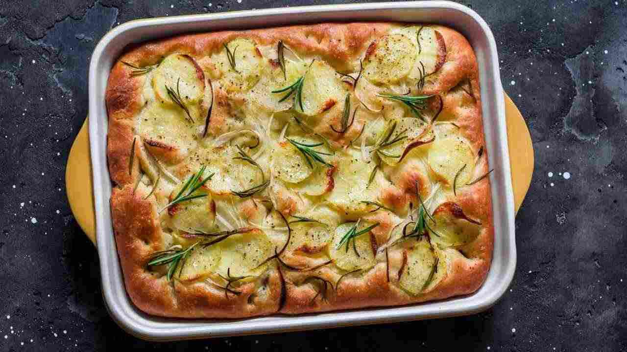 Focaccia furba con le patate - Lacuocherellona.it