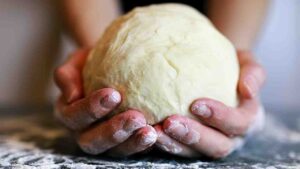 Impasto della pizza napoletana senza glutine - Lacuocherellona.it