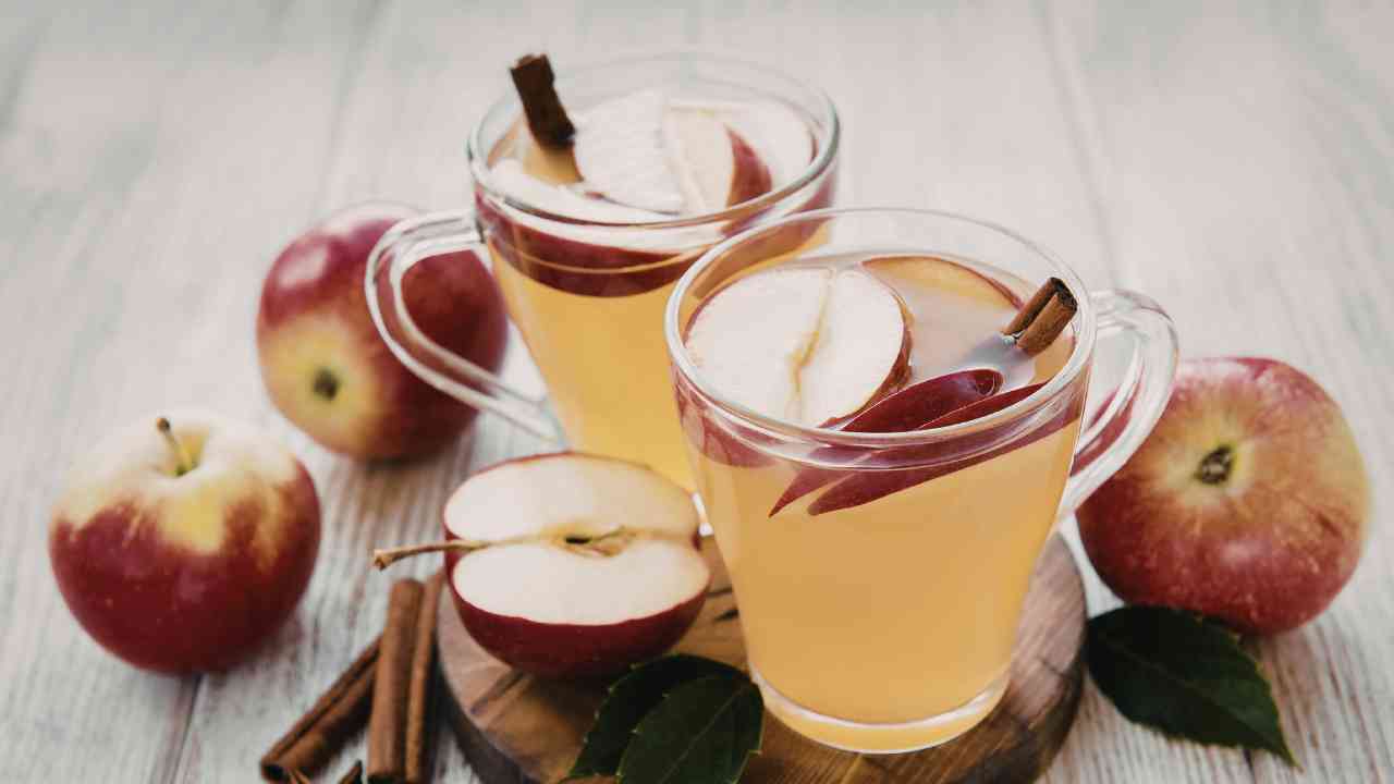 Tisana con bucce di mele - Lacuocherellona.it